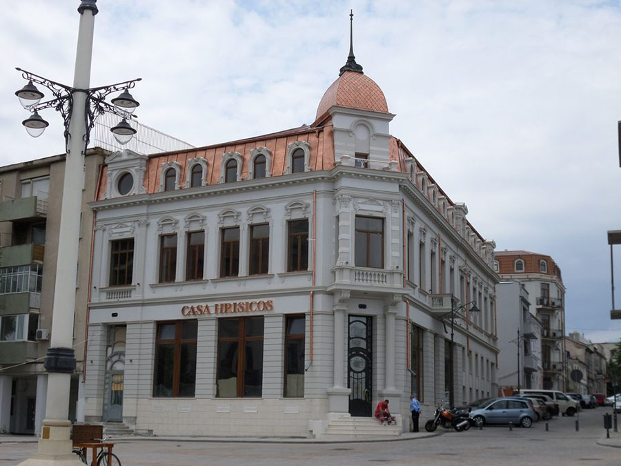 In curand Casa Hrisicos si Beef Club in Piata Ovidiu